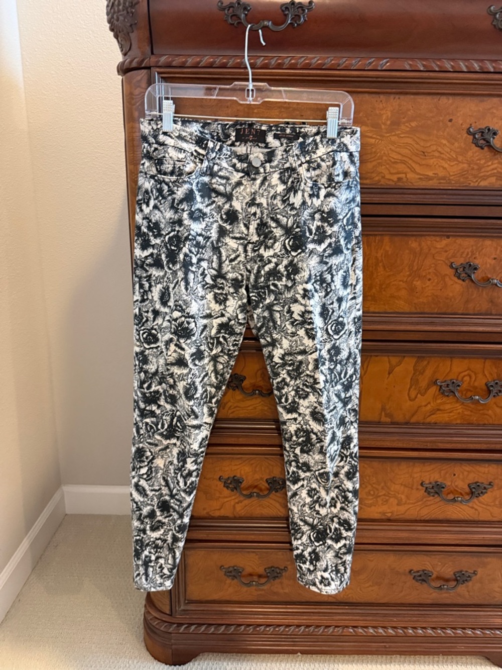 JEN7 by For All Mankind Black & White Floral Toile Ankle Skinny Jeans 6